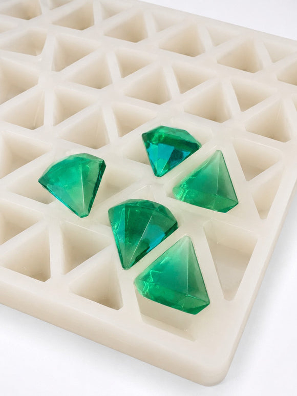 Close-up of a 3.5mL diamond gummy mold with 173 cavities and emerald green diamond gummies on a white background